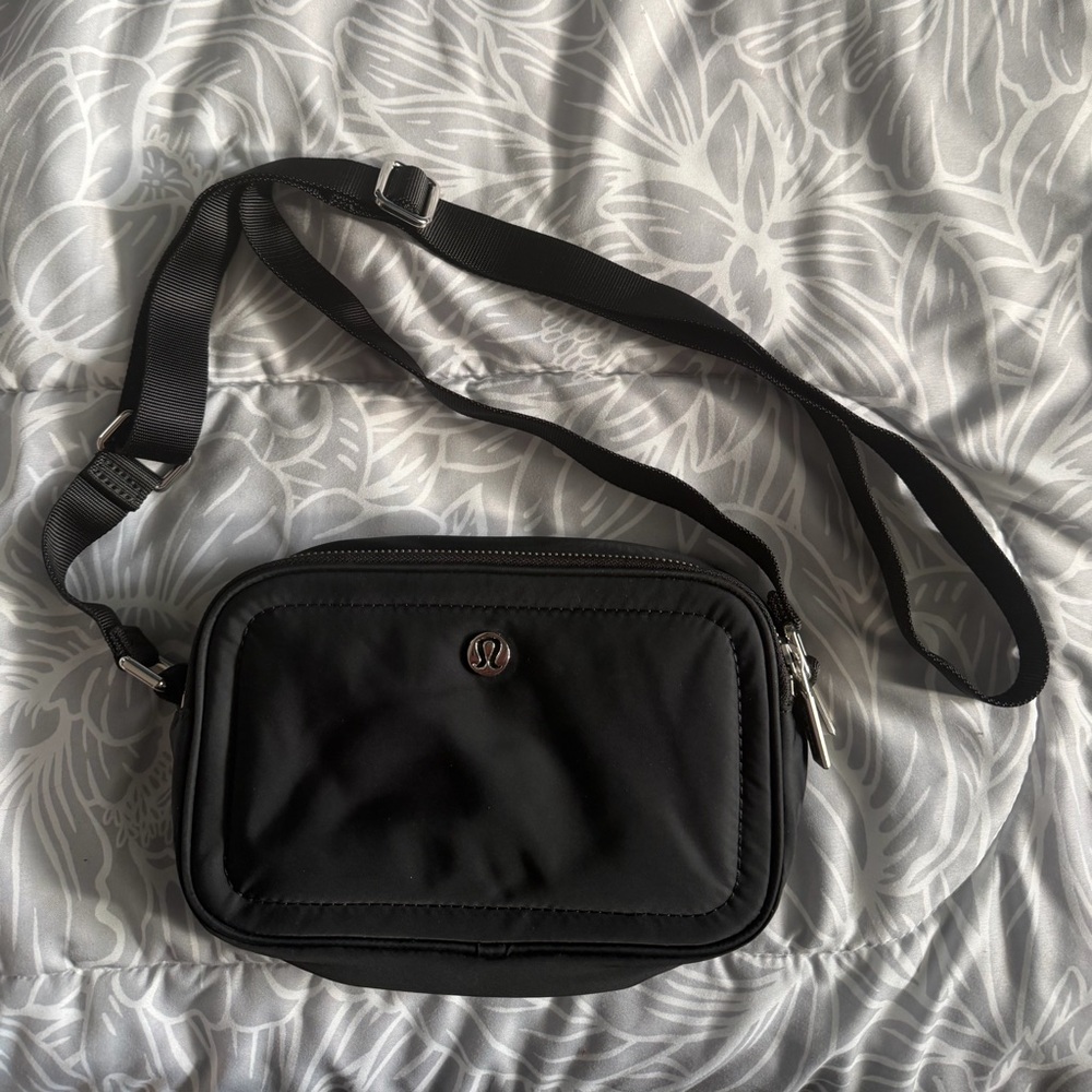 EUC lululemon Crossbody Camera Bag